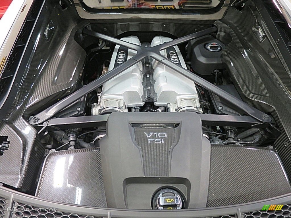 2017 R8 V10 Plus - Suzuka Gray Metallic / Express Red photo #39