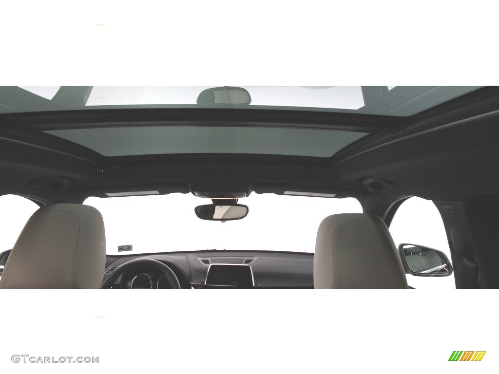 2019 X1 xDrive28i - Jet Black / Oyster/Black photo #22