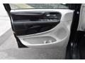 Brilliant Black Crystal Pearl - Town & Country Touring - L Photo No. 26