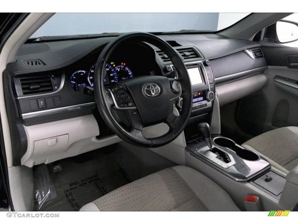 2013 Camry Hybrid XLE - Attitude Black Metallic / Light Gray photo #17