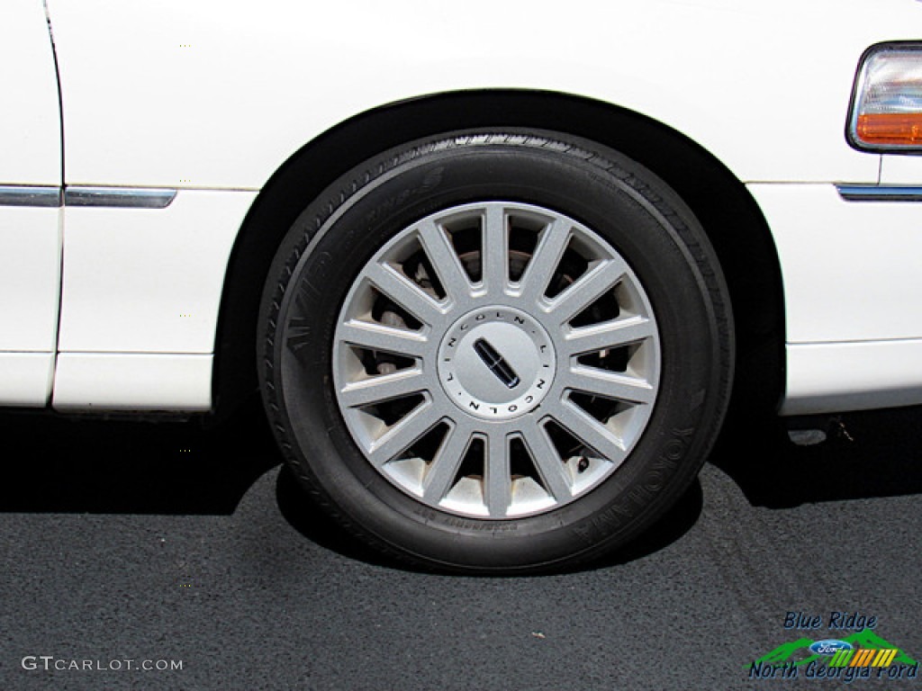 2005 Town Car Signature Limited - Vibrant White / Light Parchment/Medium Dark Parchment photo #9