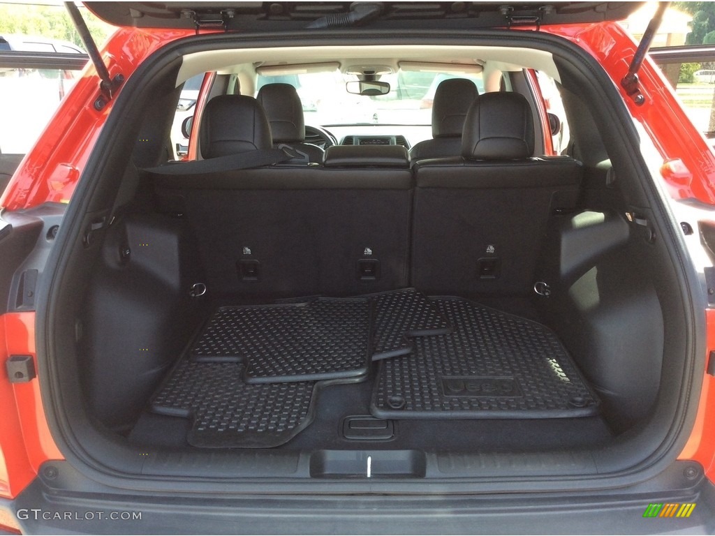 2019 Jeep Cherokee Trailhawk 4x4 Trunk Photos