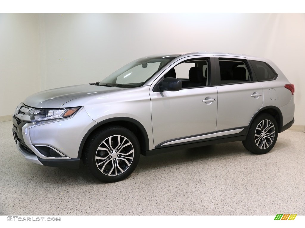 Alloy Silver Metallic 2018 Mitsubishi Outlander ES AWC Exterior Photo #134986652