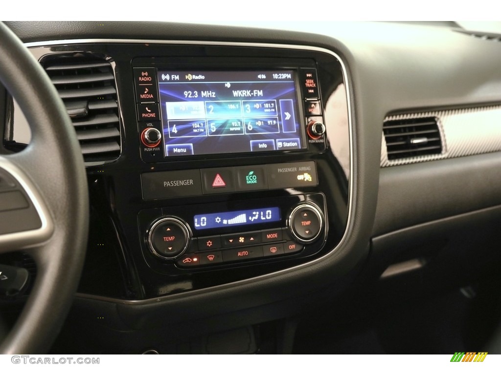 2018 Mitsubishi Outlander ES AWC Controls Photo #134986799