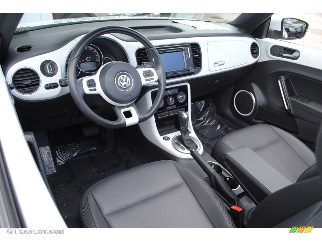 2017 Volkswagen Beetle 1.8T SE Convertible Front Seat Photo #134993606