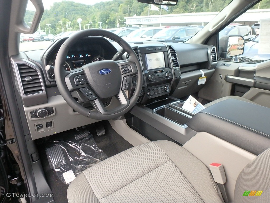 2019 Ford F150 XLT SuperCab 4x4 Front Seat Photo #134995571