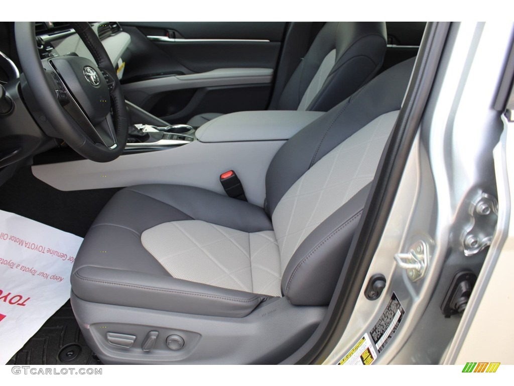 2019 Camry XLE - Celestial Silver Metallic / Ash photo #10