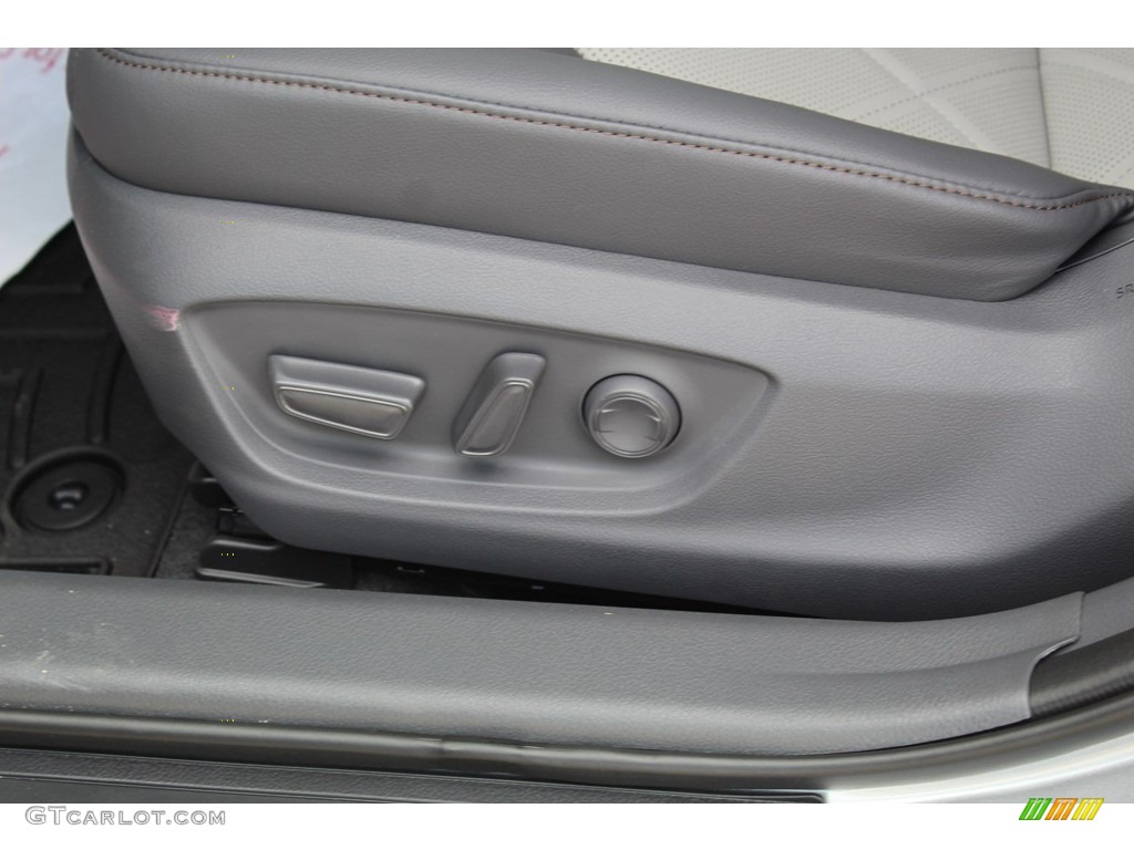 2019 Camry XLE - Celestial Silver Metallic / Ash photo #11
