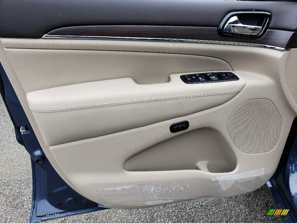 2020 Jeep Grand Cherokee Overland 4x4 Light Frost/Brown Door Panel Photo #135003306
