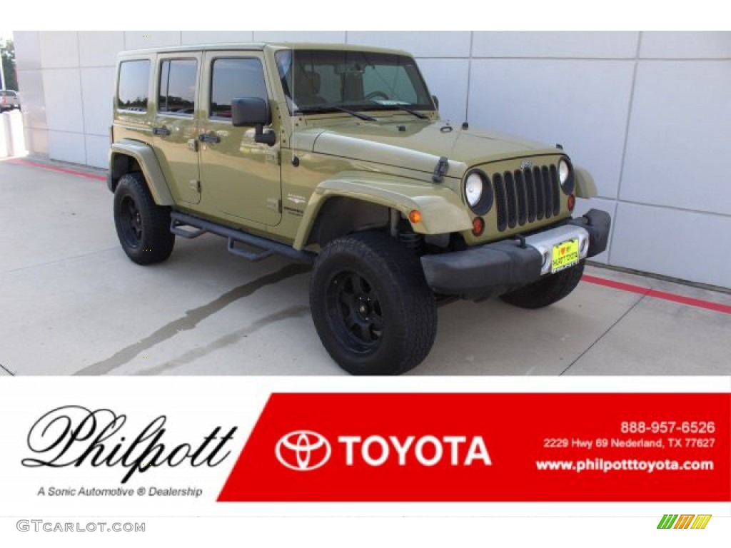 2013 Wrangler Unlimited Sahara 4x4 - Commando Green / Black/Dark Saddle photo #1
