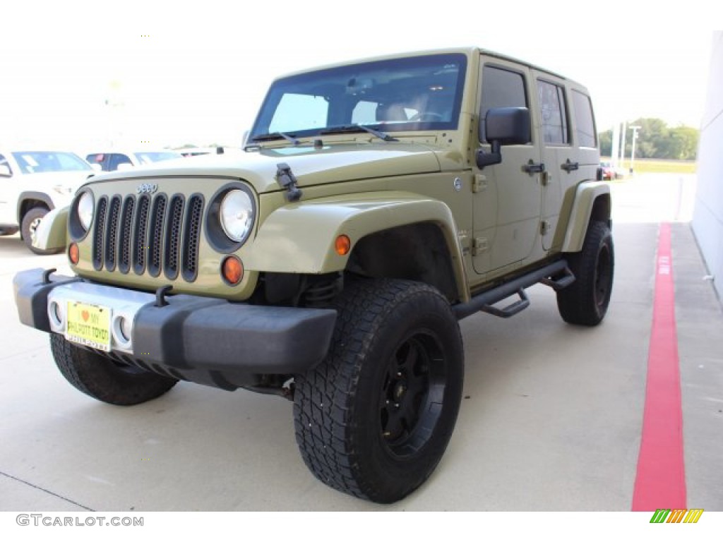 2013 Wrangler Unlimited Sahara 4x4 - Commando Green / Black/Dark Saddle photo #4