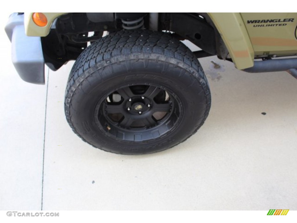 2013 Wrangler Unlimited Sahara 4x4 - Commando Green / Black/Dark Saddle photo #5