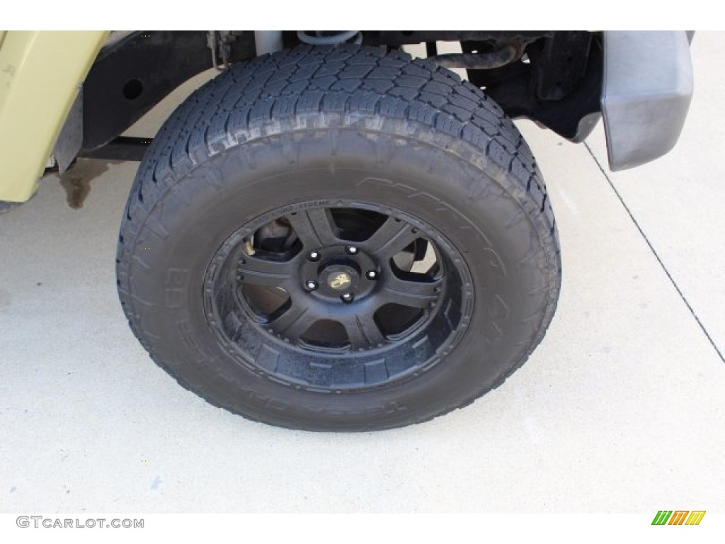2013 Wrangler Unlimited Sahara 4x4 - Commando Green / Black/Dark Saddle photo #8