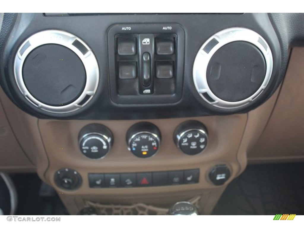 2013 Wrangler Unlimited Sahara 4x4 - Commando Green / Black/Dark Saddle photo #21