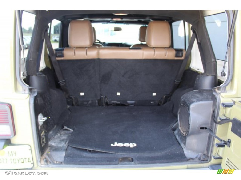 2013 Wrangler Unlimited Sahara 4x4 - Commando Green / Black/Dark Saddle photo #26