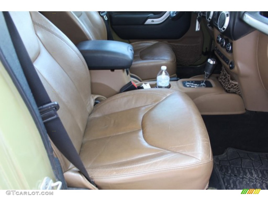 2013 Wrangler Unlimited Sahara 4x4 - Commando Green / Black/Dark Saddle photo #30