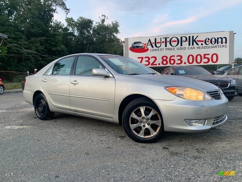 2006 Camry XLE V6 - Lunar Mist Metallic / Stone Gray photo #1