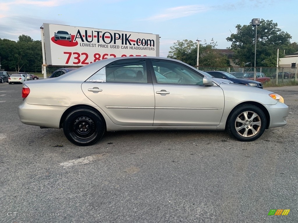 2006 Camry XLE V6 - Lunar Mist Metallic / Stone Gray photo #2