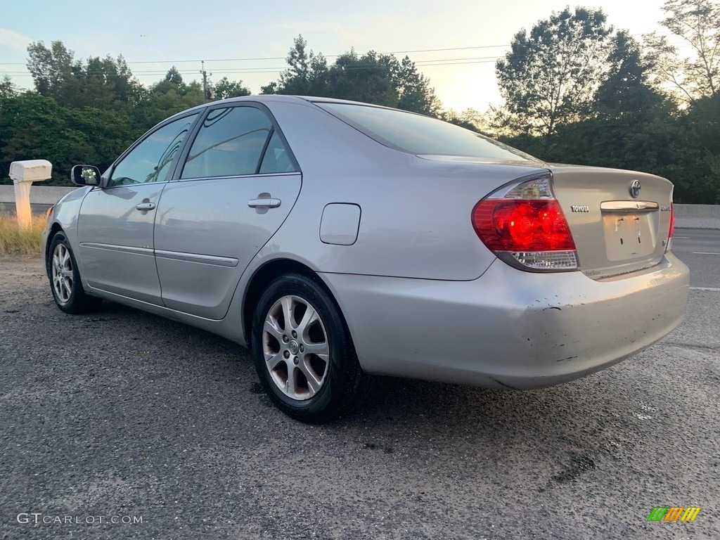 2006 Camry XLE V6 - Lunar Mist Metallic / Stone Gray photo #5