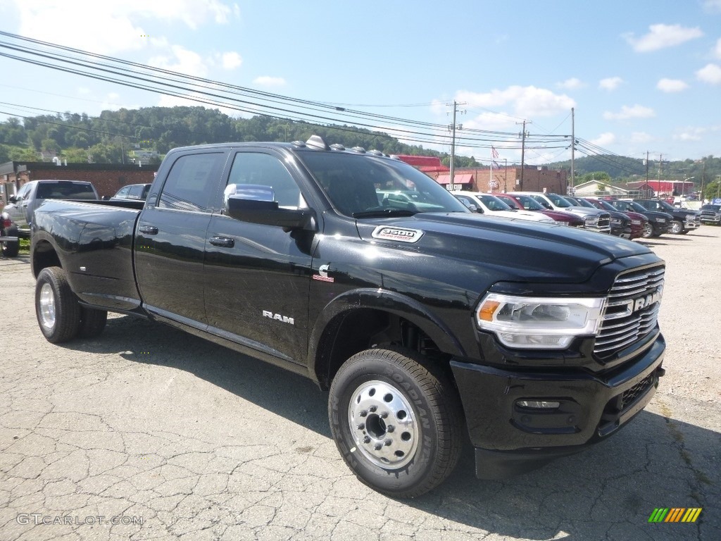 Diamond Black Crystal Pearl 2019 Ram 3500 Laramie Crew Cab 4x4 Exterior Photo #135017538