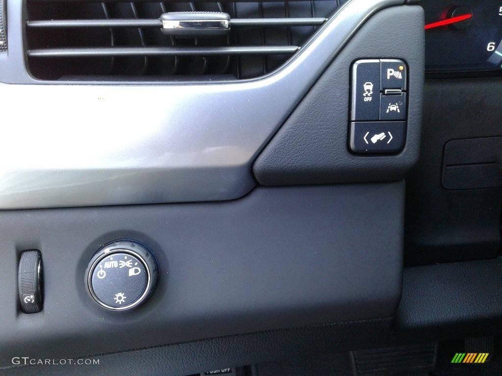 2019 Chevrolet Suburban LT Controls Photo #135025134