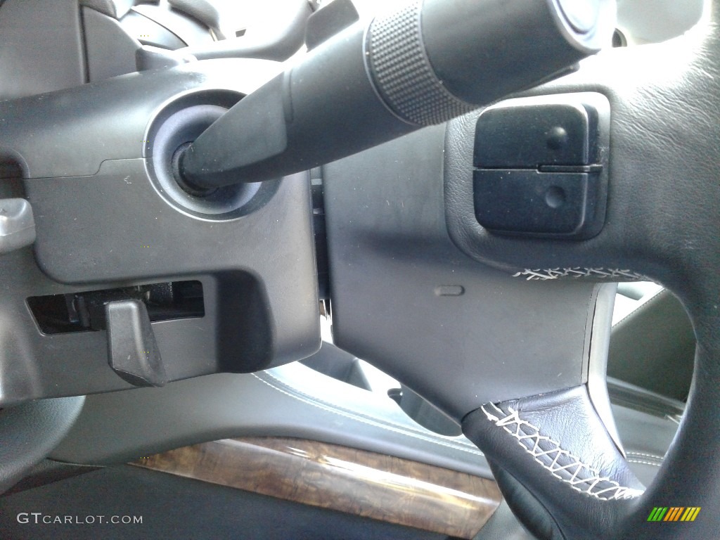 2019 Chevrolet Suburban LT Controls Photo #135025161