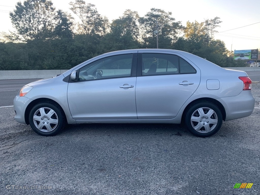 2010 Yaris Sedan - Silver Streak Mica / Dark Charcoal photo #6