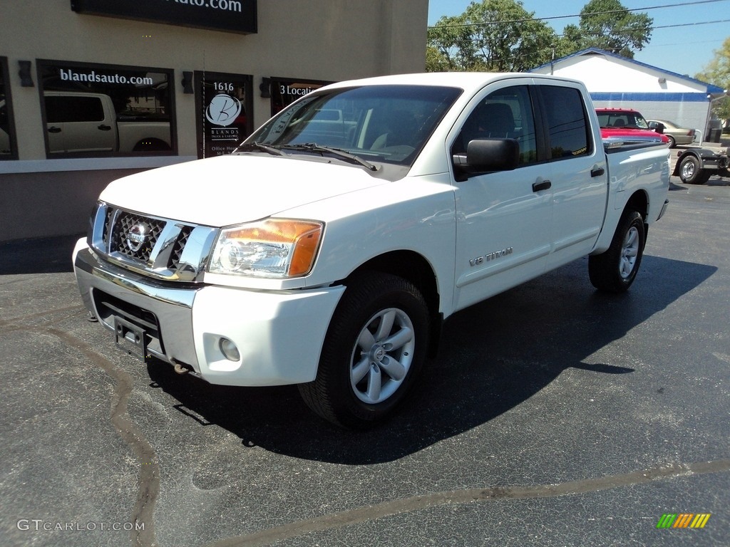 2010 Titan SE Crew Cab 4x4 - Blizzard White / Charcoal photo #2