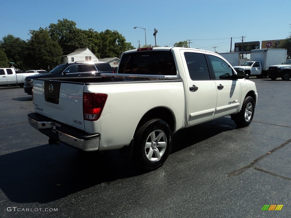 2010 Titan SE Crew Cab 4x4 - Blizzard White / Charcoal photo #4