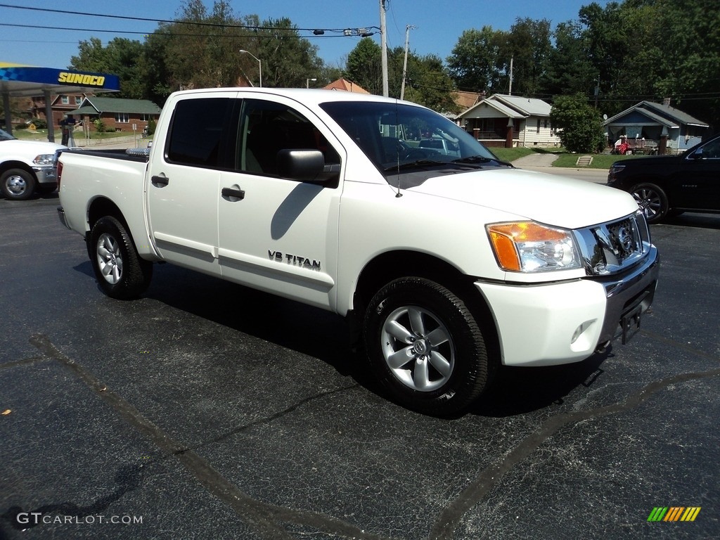 2010 Titan SE Crew Cab 4x4 - Blizzard White / Charcoal photo #5
