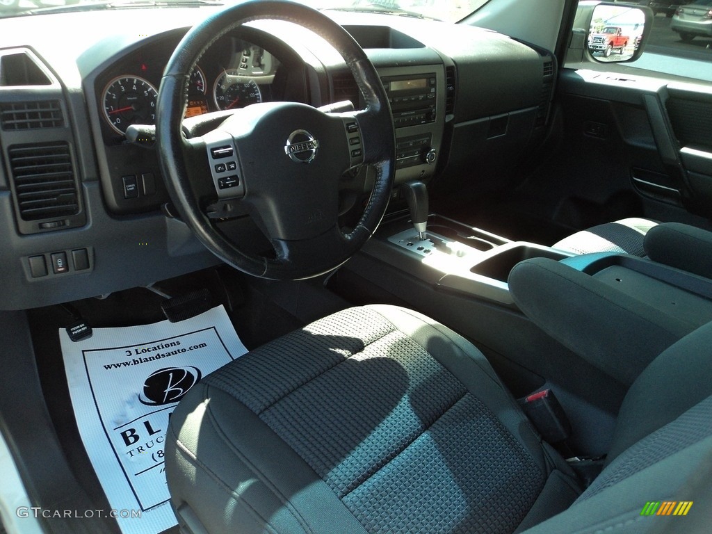 2010 Titan SE Crew Cab 4x4 - Blizzard White / Charcoal photo #6