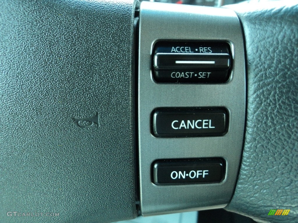 2010 Titan SE Crew Cab 4x4 - Blizzard White / Charcoal photo #14