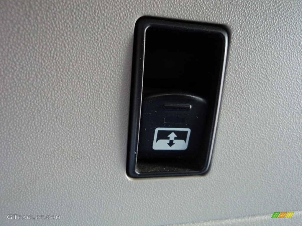 2010 Titan SE Crew Cab 4x4 - Blizzard White / Charcoal photo #20