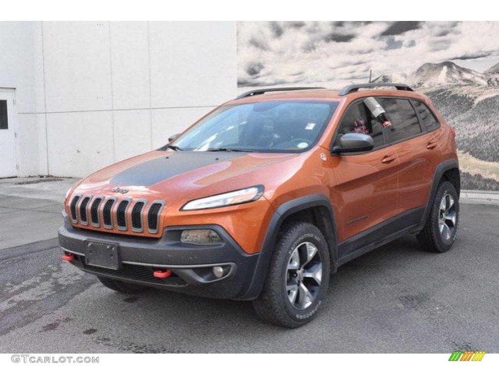 2016 Cherokee Trailhawk 4x4 - Mango Tango Pearl / Black photo #2