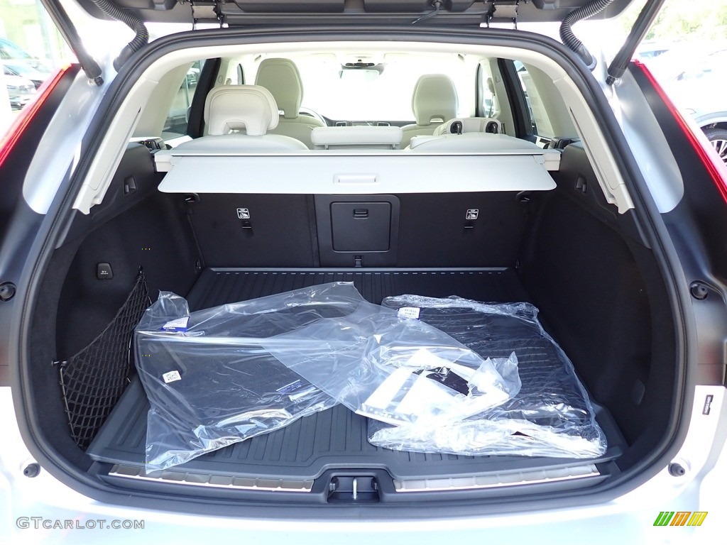 2020 Volvo XC60 T5 AWD Momentum Trunk Photo #135038682