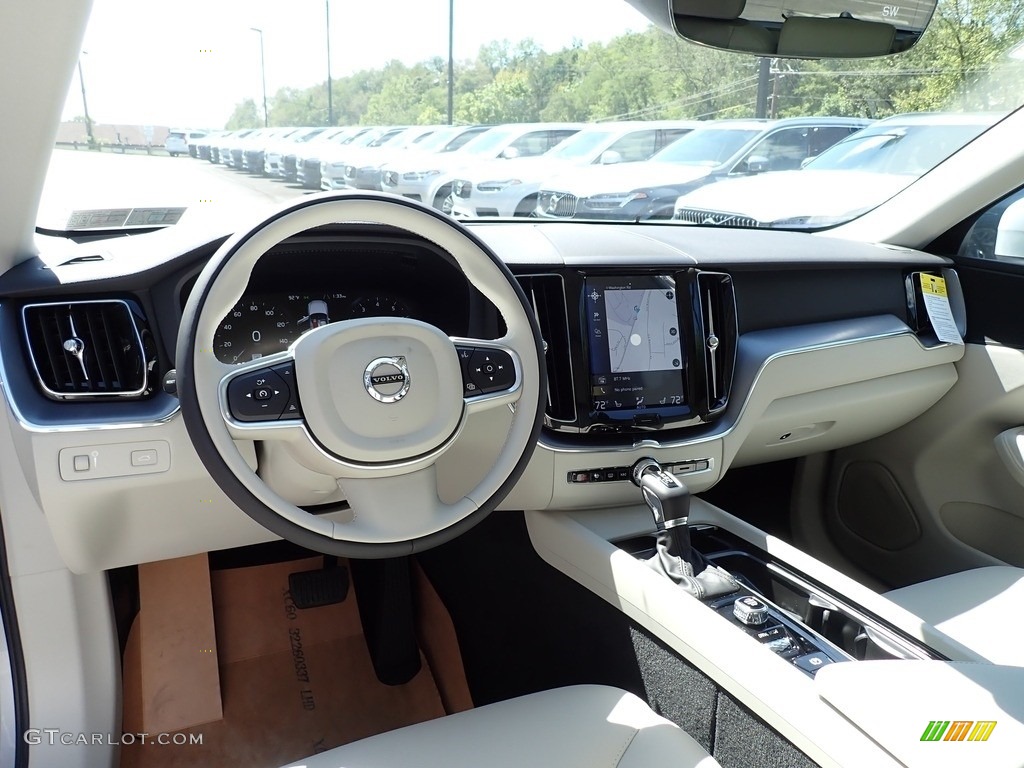 Blonde Interior 2020 Volvo XC60 T5 AWD Momentum Photo #135038937
