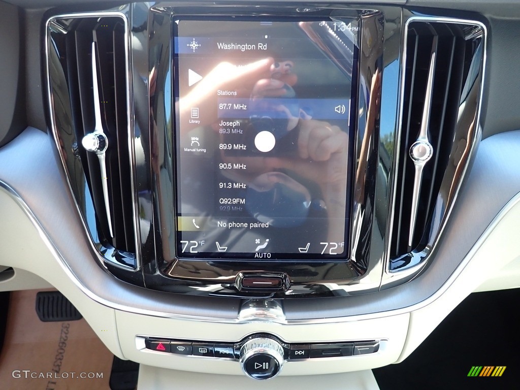 2020 Volvo XC60 T5 AWD Momentum Controls Photo #135039135