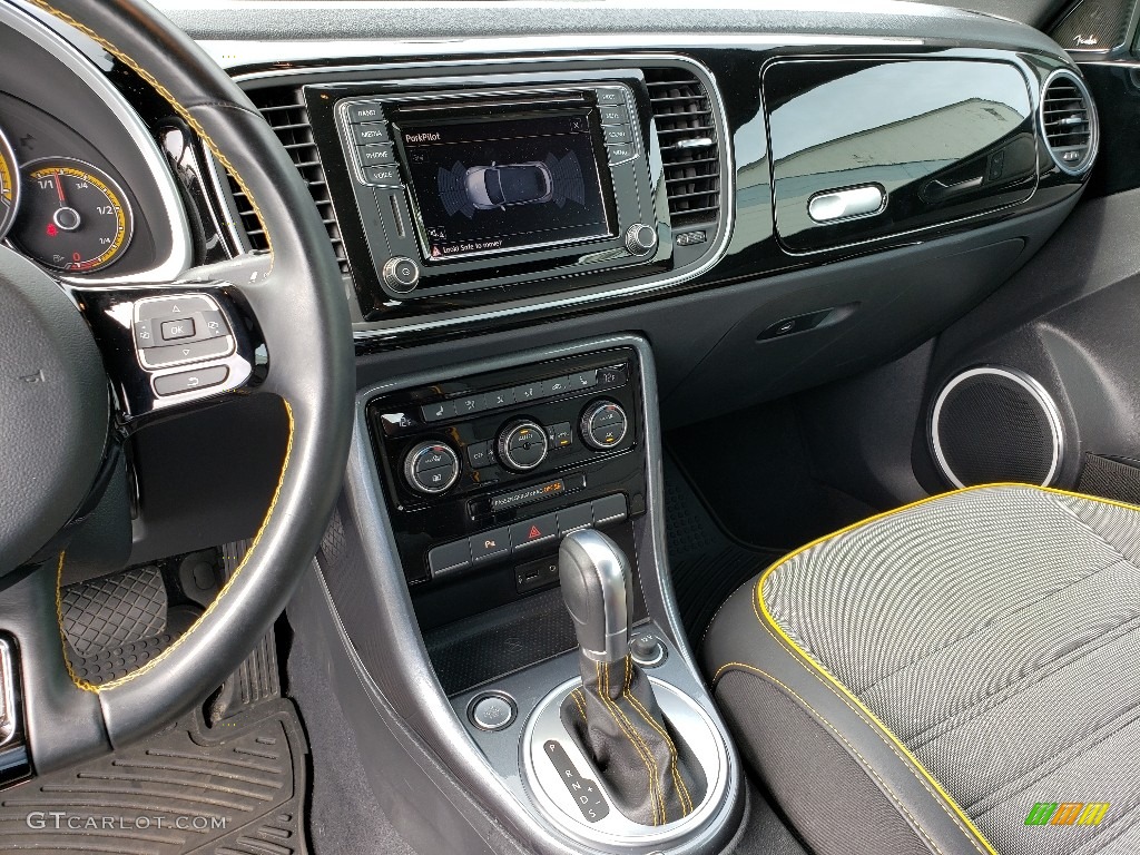 2017 Volkswagen Beetle 1.8T Dune Convertible Dashboard Photos