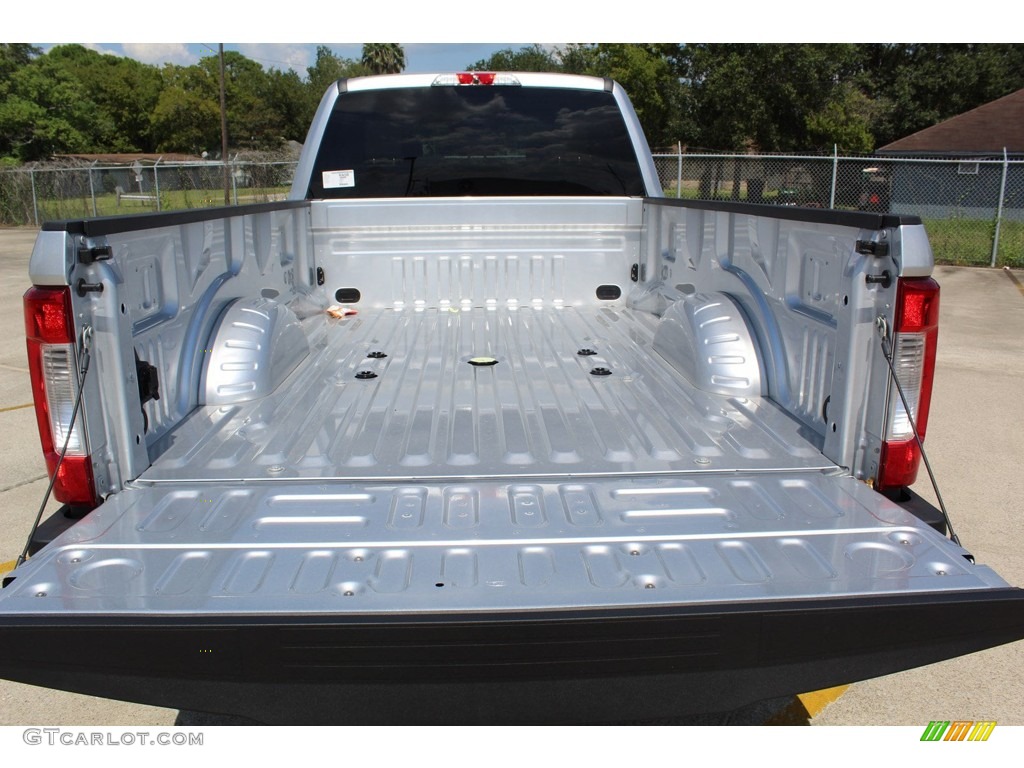 2019 F350 Super Duty XLT Crew Cab 4x4 - Ingot Silver / Earth Gray photo #22