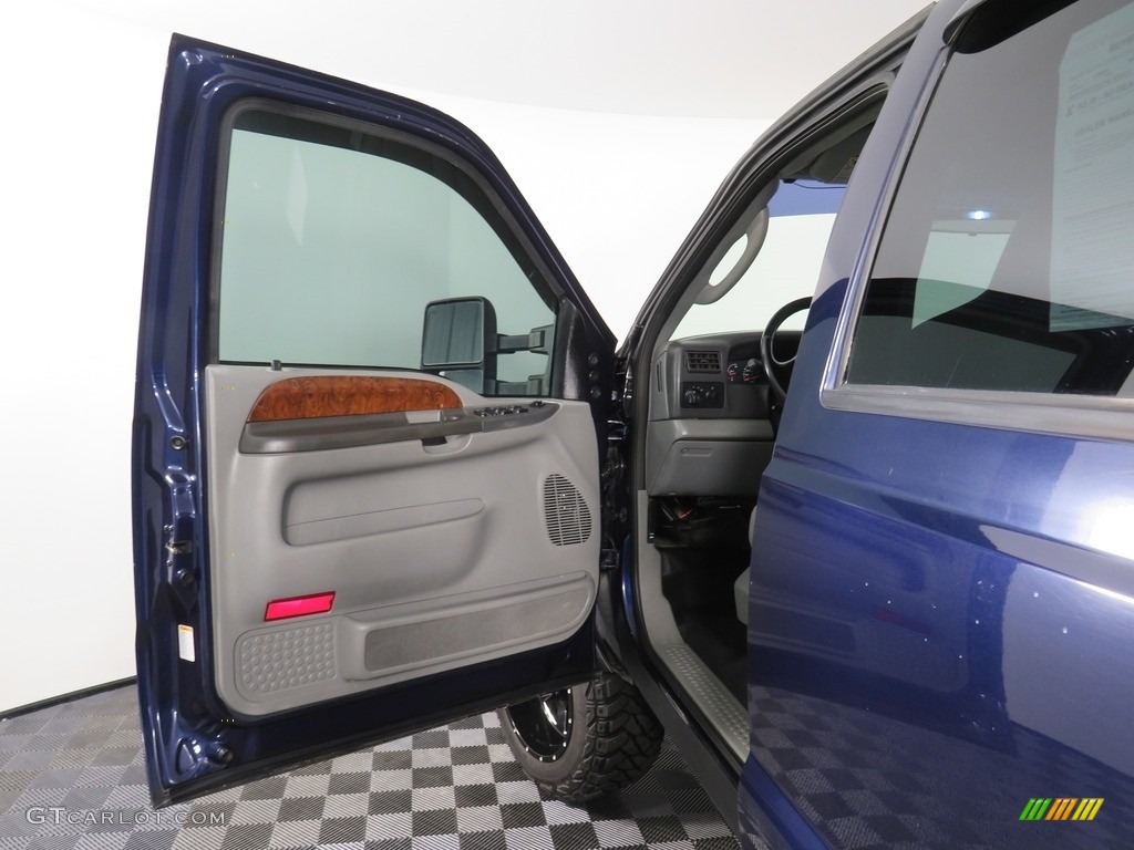 2004 F350 Super Duty XL Crew Cab 4x4 - True Blue Metallic / Medium Flint photo #26
