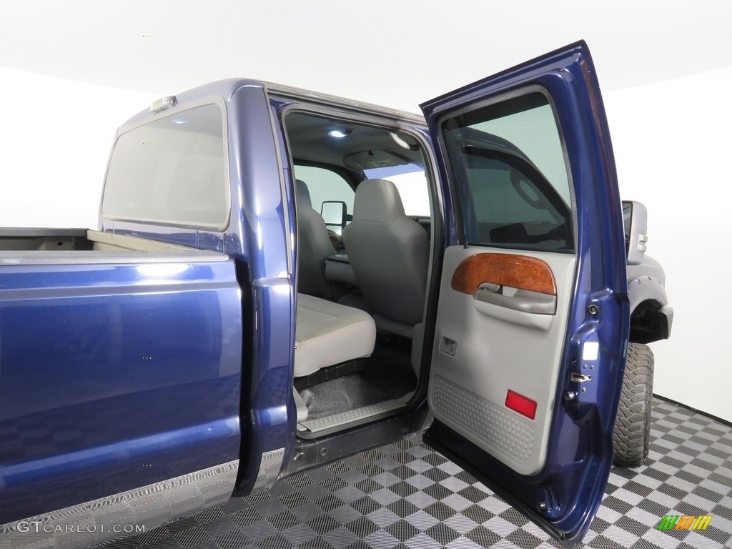 2004 F350 Super Duty XL Crew Cab 4x4 - True Blue Metallic / Medium Flint photo #33