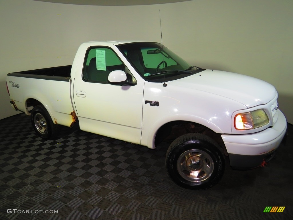 2002 F150 XL Regular Cab 4x4 - Oxford White / Medium Graphite photo #2
