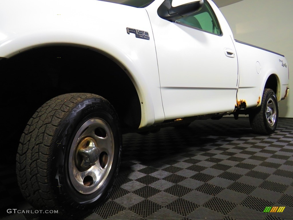2002 F150 XL Regular Cab 4x4 - Oxford White / Medium Graphite photo #7