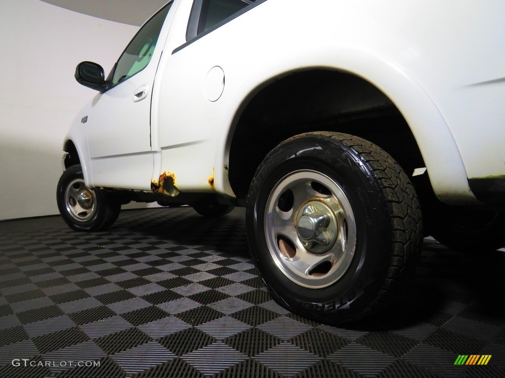 2002 F150 XL Regular Cab 4x4 - Oxford White / Medium Graphite photo #9