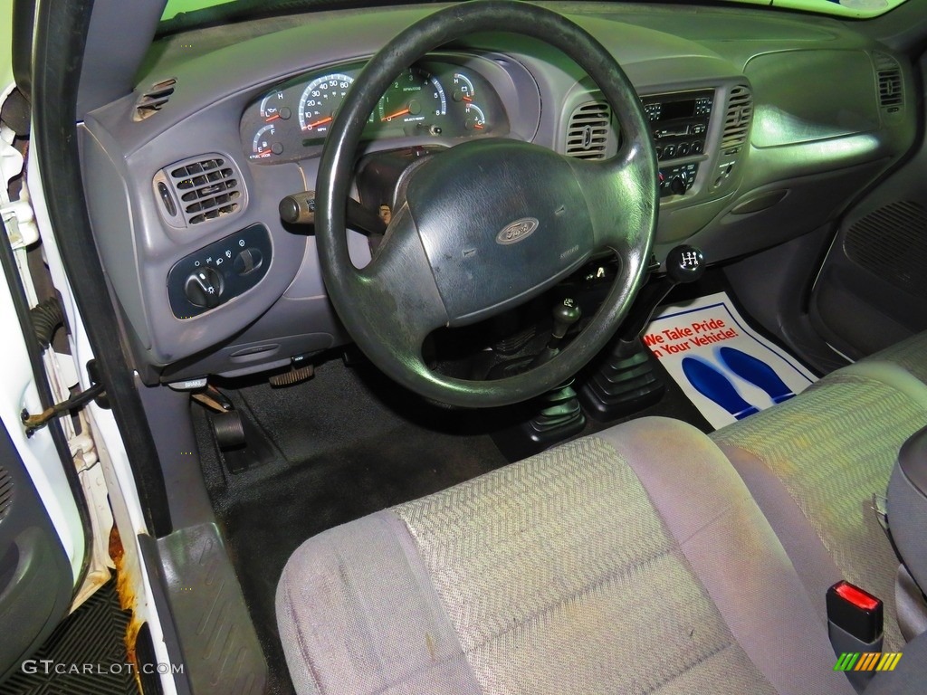 2002 F150 XL Regular Cab 4x4 - Oxford White / Medium Graphite photo #15