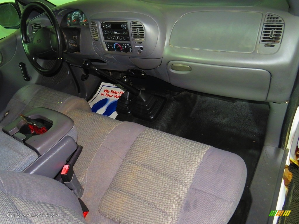 2002 F150 XL Regular Cab 4x4 - Oxford White / Medium Graphite photo #18