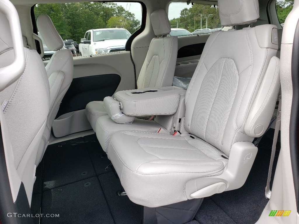 Alloy/Black Interior 2020 Chrysler Pacifica Touring L Photo #135078481