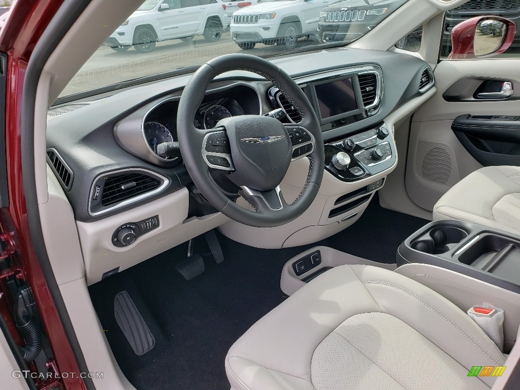 Alloy/Black Interior 2020 Chrysler Pacifica Touring L Photo #135078508