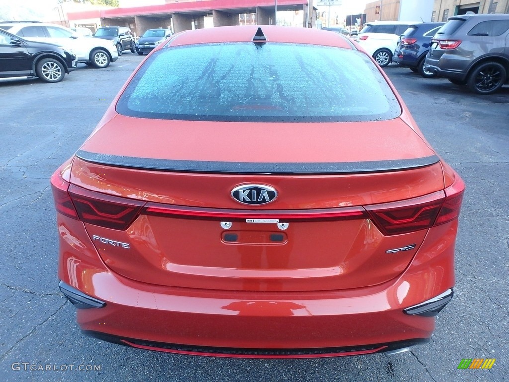 2020 Forte GT-Line - Fire Orange / Black photo #4