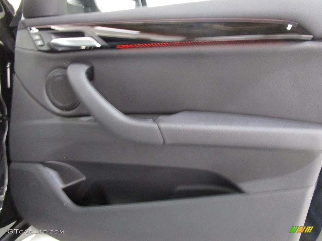 2019 X1 xDrive28i - Jet Black / Black photo #14